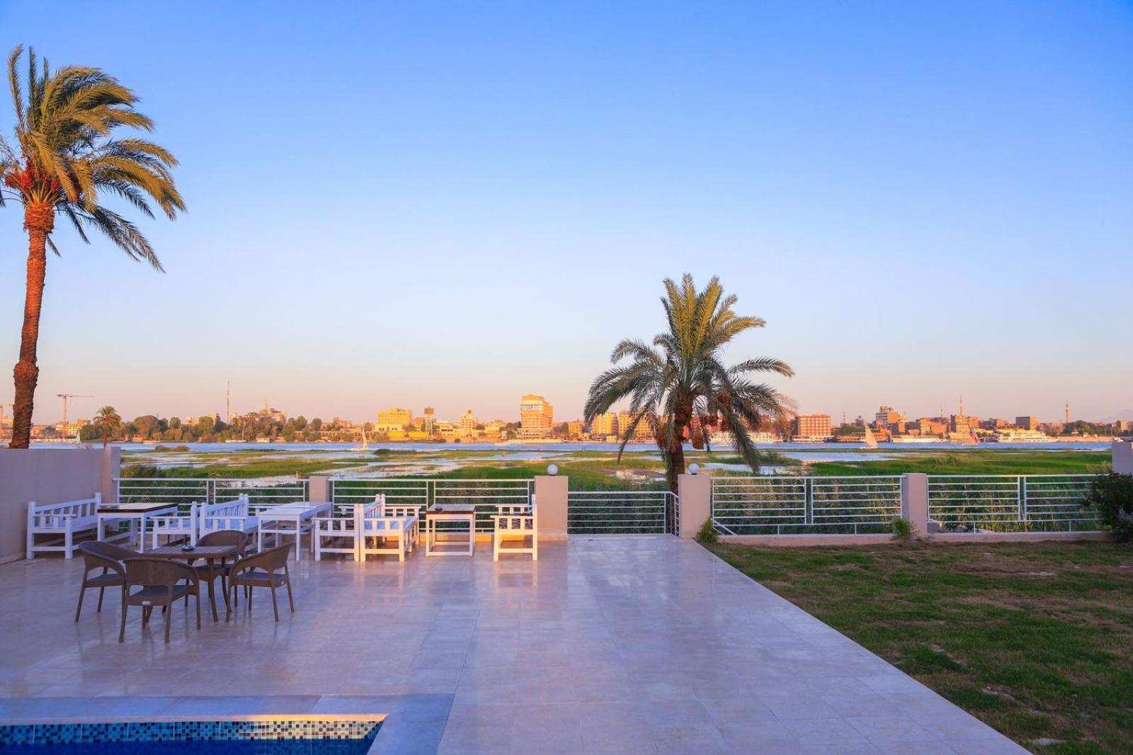 Royal Nile Villa - Pool View Apartment 1 Luxor Bagian luar foto